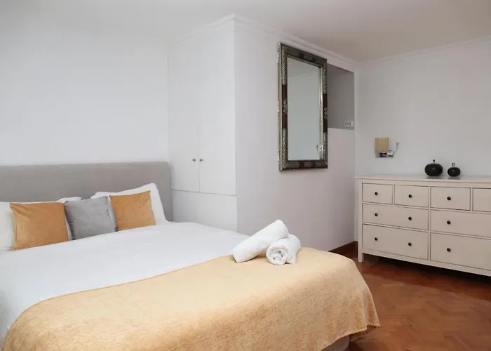 Πανσιόν Lx Factory *